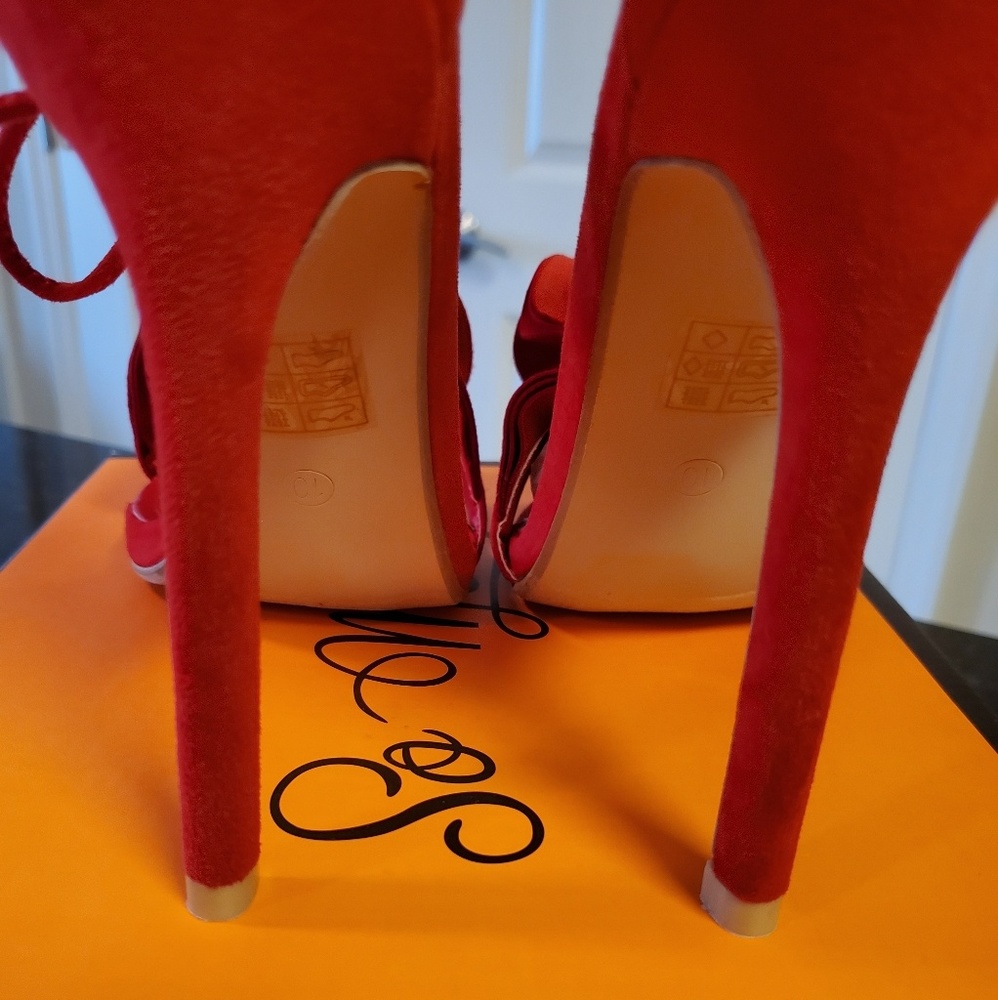 NWOT Suede Ruffle Heel - Picture 7 of 7